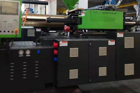 塑料注塑機的輔助設(shè)備有哪些？京瓊介紹！